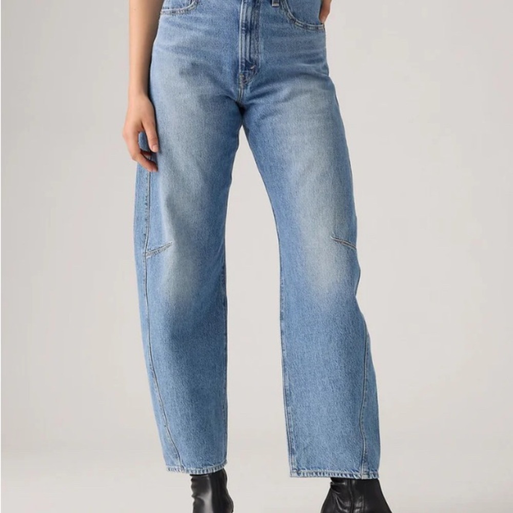 Levi's cinch barrel let love in